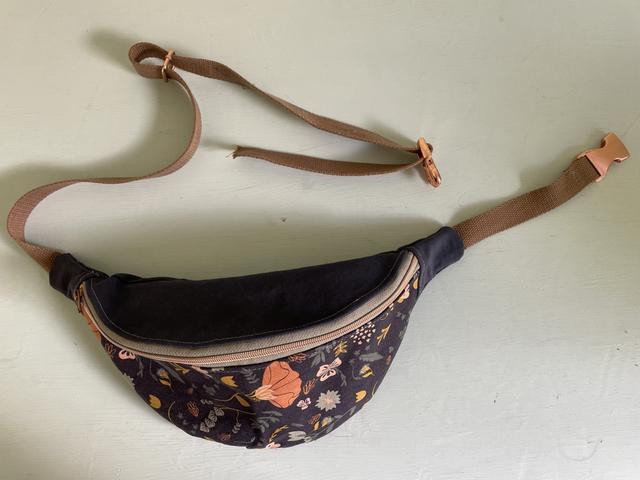 Bauchtasche nähen: Schritt-für-Schritt-Anleitung für das ideale Festival-Accessoire Bauchtasche nähen: Schritt-für-Schritt-Anleitung für das ideale Festival-Accessoire