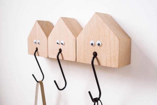 Kreative Idee für Eltern: Selbstgemachte Kindergarderobe erleichtert den Alltag