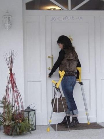 DIY-Anleitung: Krückenhalter selbst gemacht - Praktische Hilfe in jeder Lebenslage DIY-Anleitung: Krückenhalter selbst gemacht - Praktische Hilfe in jeder Lebenslage