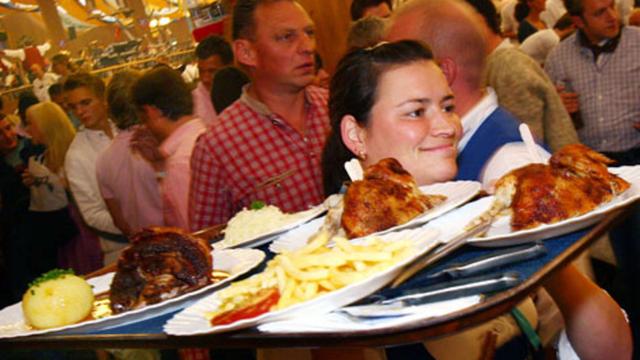 Das halbe Hähnchen auf der Wiesn: Preisspanne und aktuelle Kosten Das halbe Hähnchen auf der Wiesn: Preisspanne und aktuelle Kosten