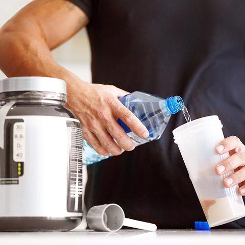 Die Folgen von Proteinshakes ohne körperliche Aktivität: Muskelmasse und Stoffwechsel