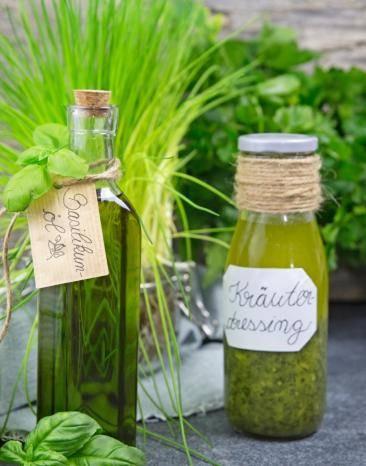 Intensives Basilikumöl selber machen: Ein Rezept mit kräftiger Farbe und vollem Aroma Intensives Basilikumöl selber machen: Ein Rezept mit kräftiger Farbe und vollem Aroma