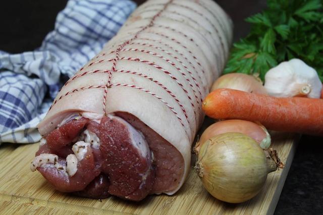 Rollbraten selber binden und zubereiten: Leckere Ideen für zuhause Rollbraten selber binden und zubereiten: Leckere Ideen für zuhause