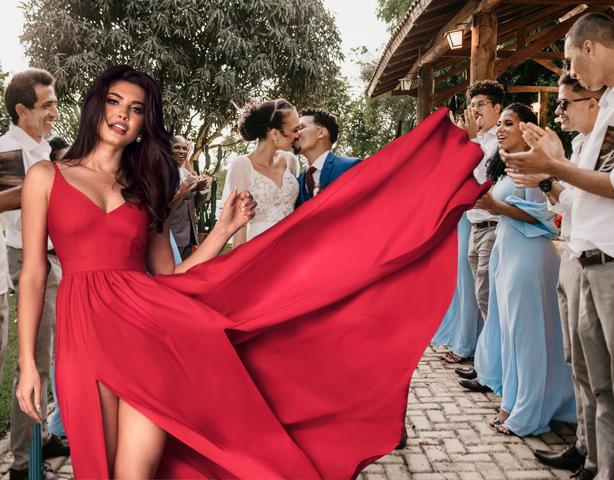 Rotes Kleid auf einer Hochzeit? Ein absolutes No-Go! Rotes Kleid auf einer Hochzeit? Ein absolutes No-Go!