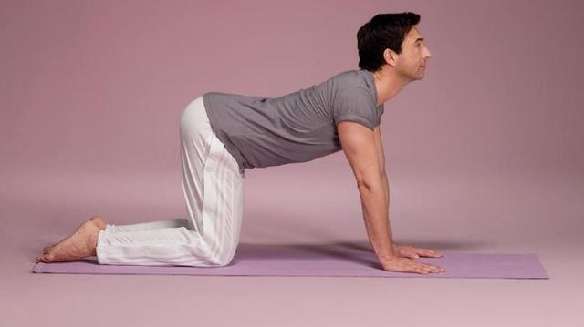 Schmerzlinderung durch Selbstbehandlung: Wie Sie Ihren Rücken eigenständig einrenken können Schmerzlinderung durch Selbstbehandlung: Wie Sie Ihren Rücken eigenständig einrenken können