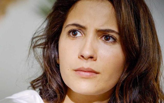 "Laura bei GZSZ: Wie geht es weiter? Chryssanthi Kavazi gibt Einblicke" "Laura bei GZSZ: Wie geht es weiter? Chryssanthi Kavazi gibt Einblicke"