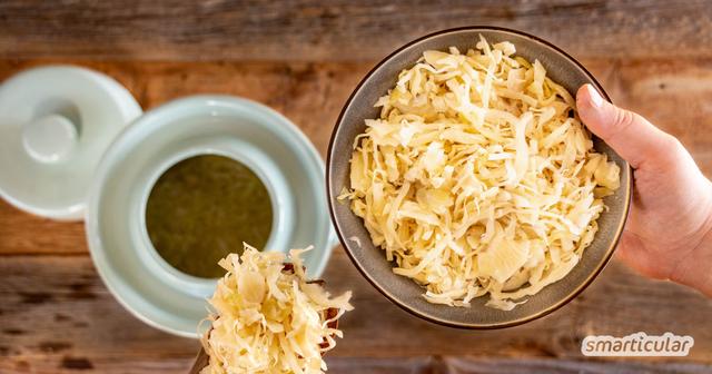 Traditionelle Beilage neu entdeckt: Sauerkraut im Steintopf selbst herstellen Traditionelle Beilage neu entdeckt: Sauerkraut im Steintopf selbst herstellen