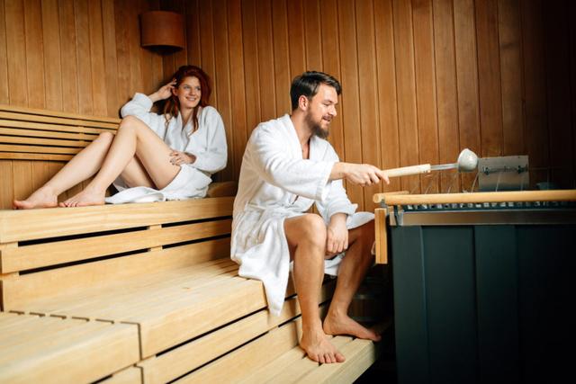 Selbstgemachter Saunaaufguss: Tipps und Rezepte für wohltuende Düfte in der Sauna Selbstgemachter Saunaaufguss: Tipps und Rezepte für wohltuende Düfte in der Sauna