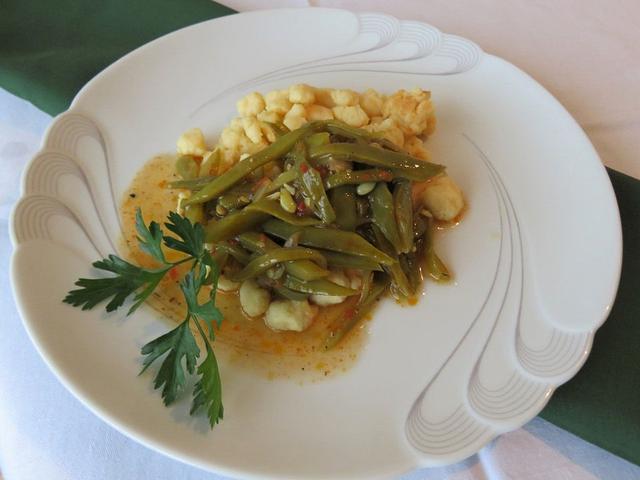 Fermentierte Köstlichkeit: Saure Bohnen selbst gemacht mit traditionellem Rezept Fermentierte Köstlichkeit: Saure Bohnen selbst gemacht mit traditionellem Rezept