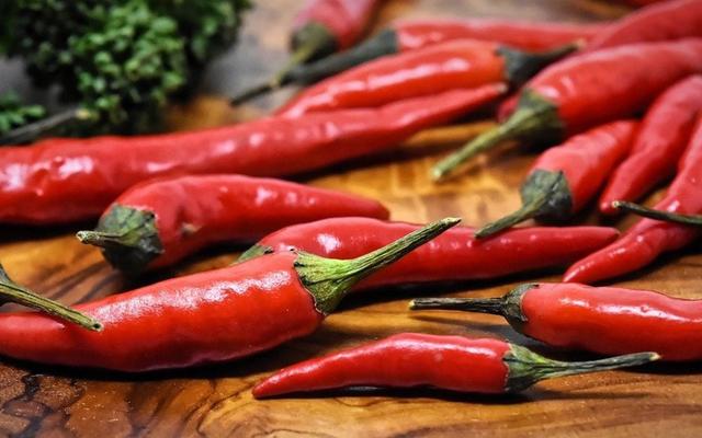 Tipps gegen Schärfe: Wie du das brennende Gefühl im Mund lindern kannst Tipps gegen Schärfe: Wie du das brennende Gefühl im Mund lindern kannst