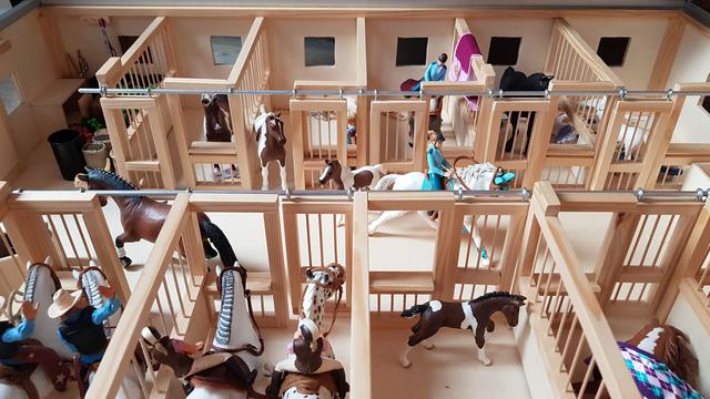 Kreative Idee: Selbstgemachte Schleich Boxen für Spielspaß mit Pferden