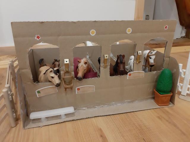 Spielidee für Kinder: Bau deine eigenen Schleich Boxen mit diesen Tipps