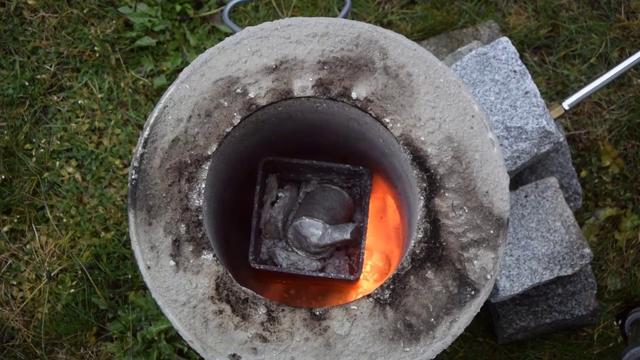 Effizienter und kompakter Schmelzofen für Metallverarbeitung Effizienter und kompakter Schmelzofen für Metallverarbeitung