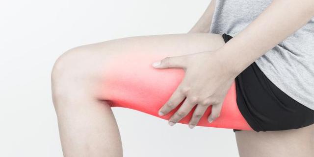 Wie macht sich eine Muskelentzündung im Oberschenkel bemerkbar?