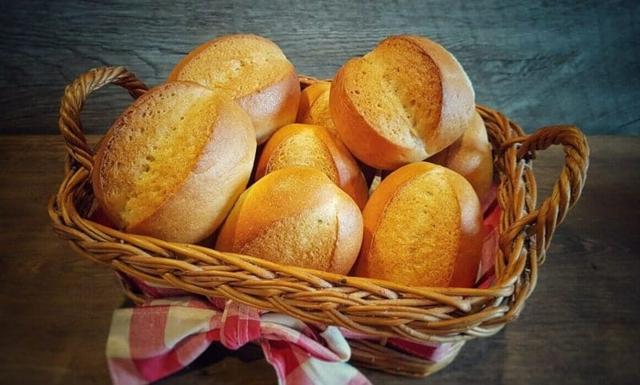 Köstliche selbstgebackene Brötchen mit Trockenhefe in nur 30 Minuten Köstliche selbstgebackene Brötchen mit Trockenhefe in nur 30 Minuten