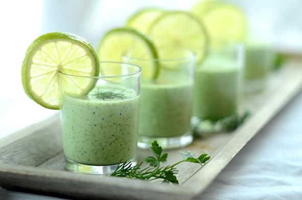 Pflanzliche Variante: Veganen Ayran selbst zubereiten Pflanzliche Variante: Veganen Ayran selbst zubereiten