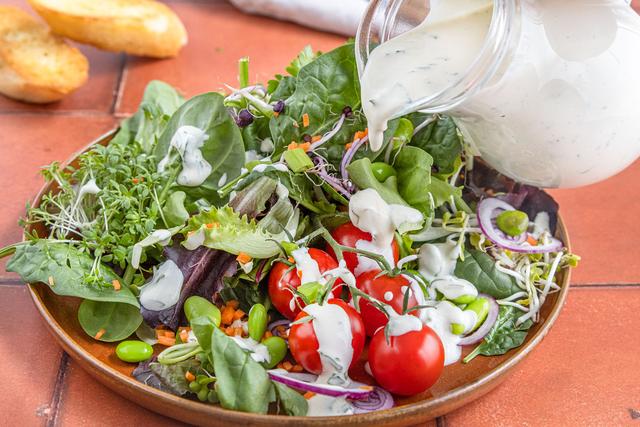 Vegan und lecker: Selbstgemachtes Joghurtdressing à la Restaurant