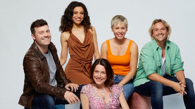 Emotionale Abschiedsszene: Deniz nimmt seinen Hut bei "Alles was zählt" Emotionale Abschiedsszene: Deniz nimmt seinen Hut bei "Alles was zählt"