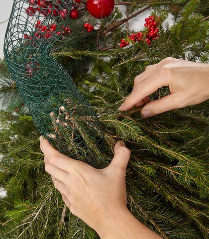 DIY: Weihnachtliche Wichtel aus Tannenzweigen und Moos basteln DIY: Weihnachtliche Wichtel aus Tannenzweigen und Moos basteln