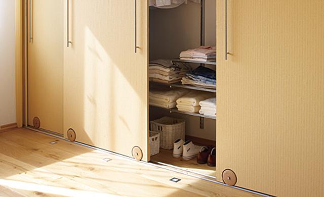 Auf teure Möbel verzichten: Schranktüren selber bauen und Geld sparen Auf teure Möbel verzichten: Schranktüren selber bauen und Geld sparen