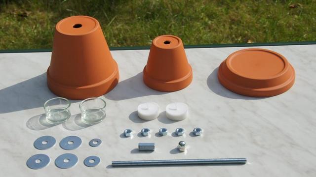Einfache Bauanleitung für einen DIY Teelichtofen Einfache Bauanleitung für einen DIY Teelichtofen