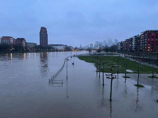 Kellerüberflutung bei Starkregen: Gründe und Vorbeugungsmaßnahmen Kellerüberflutung bei Starkregen: Gründe und Vorbeugungsmaßnahmen