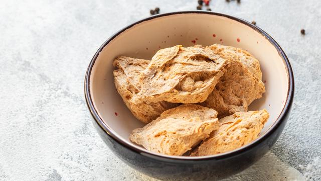 Schritt-für-Schritt-Anleitung: Seitan aus Weizenmehl zubereiten Schritt-für-Schritt-Anleitung: Seitan aus Weizenmehl zubereiten