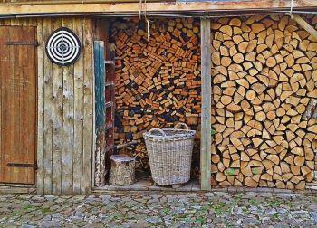 Praktische Anleitung: So errichten Sie Ihr eigenes Holzlager - Gratis PDF-Download Praktische Anleitung: So errichten Sie Ihr eigenes Holzlager - Gratis PDF-Download