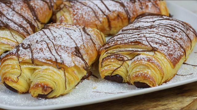 Einfaches Rezept für selbstgemachte Schokocroissants Einfaches Rezept für selbstgemachte Schokocroissants