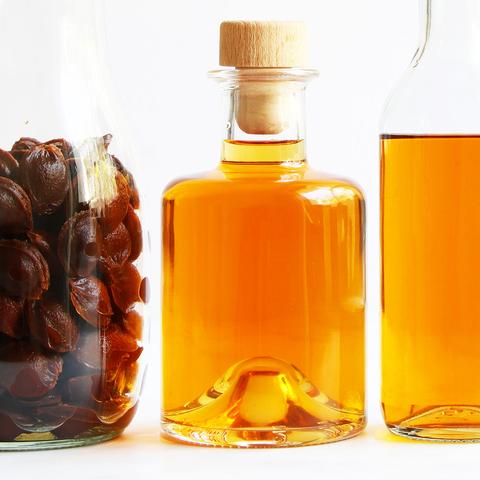 Aus Marillenkernen gemacht: Der köstliche Geschmack von selbstgemachtem Amaretto Aus Marillenkernen gemacht: Der köstliche Geschmack von selbstgemachtem Amaretto