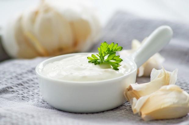 Schnelle und cremige Vanillesauce aus Joghurt selber machen Schnelle und cremige Vanillesauce aus Joghurt selber machen