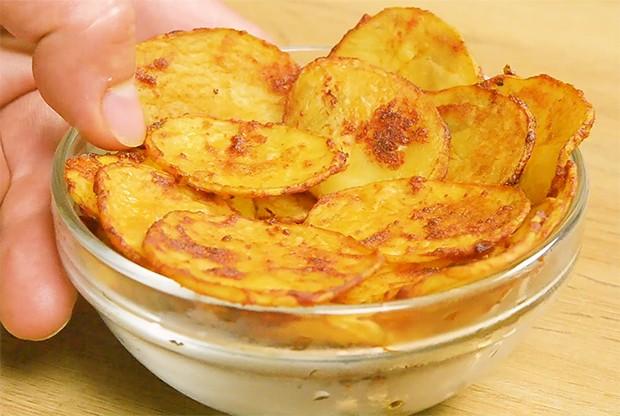 Würzige Kartoffelchips aus dem Backofen selber machen Würzige Kartoffelchips aus dem Backofen selber machen
