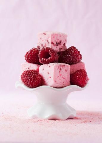 Kreative Ideen für selbstgemachte Marshmallows - Zimt und Himbeeren als besondere Zutaten Kreative Ideen für selbstgemachte Marshmallows - Zimt und Himbeeren als besondere Zutaten