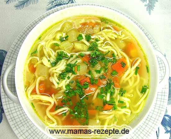 Leckere selbstgemachte Nudelsuppe in kürzester Zeit Leckere selbstgemachte Nudelsuppe in kürzester Zeit