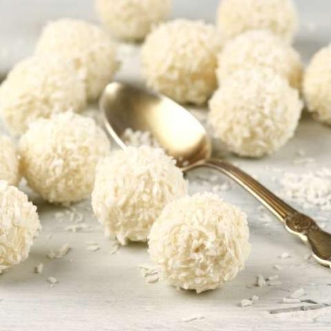 Verwöhne dich mit hausgemachten Raffaello-Kugeln