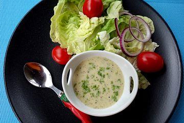 Leckere Salatcreme selber machen: Vielseitiges Dressing für alle Blattsalate und mehr Leckere Salatcreme selber machen: Vielseitiges Dressing für alle Blattsalate und mehr