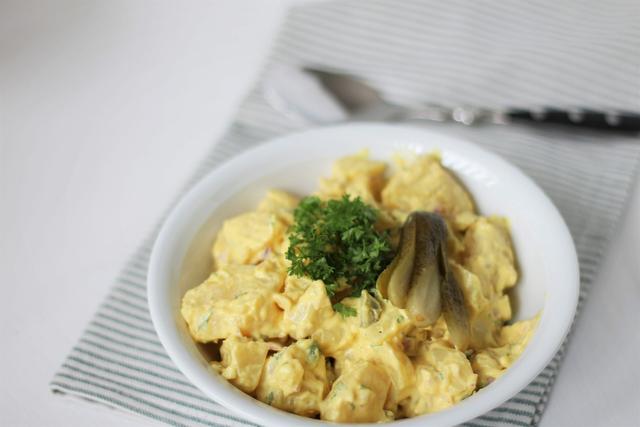 Kreative Salatcreme-Variationen zum Selbermachen: Für Abwechslung auf dem Teller Kreative Salatcreme-Variationen zum Selbermachen: Für Abwechslung auf dem Teller