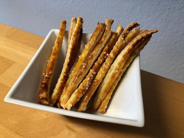 Selbstgemachte Salzstangen: Einfaches und köstliches Rezept Selbstgemachte Salzstangen: Einfaches und köstliches Rezept