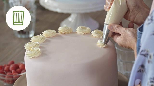 Torten verzieren wie ein Profi: Tipps und Tricks für die richtige Dekoration Torten verzieren wie ein Profi: Tipps und Tricks für die richtige Dekoration