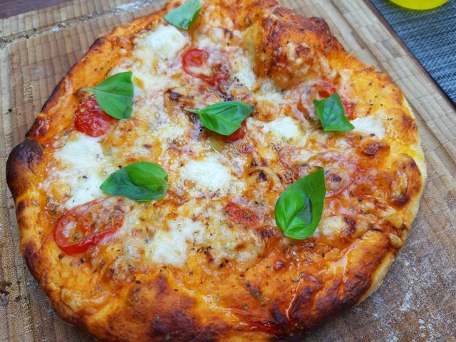 Schritt für Schritt: So gelingt der perfekte Pizzateig selbst gemacht Schritt für Schritt: So gelingt der perfekte Pizzateig selbst gemacht