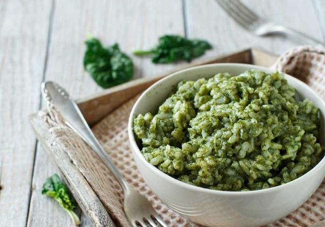 Genießen Sie hausgemachten Rahmspinat mit diesem einfachen Rezept Genießen Sie hausgemachten Rahmspinat mit diesem einfachen Rezept