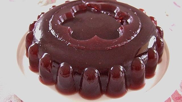Glänzender Genuss: Wackelpudding aus klaren Säften selbst gemacht Glänzender Genuss: Wackelpudding aus klaren Säften selbst gemacht