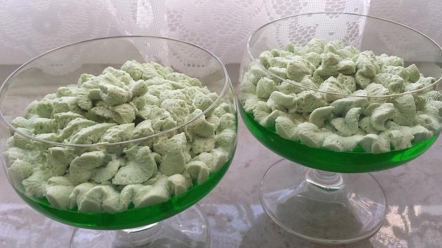 Kühlschrankkreation: Selbstgemachter Wackelpudding für heiße Tage Kühlschrankkreation: Selbstgemachter Wackelpudding für heiße Tage