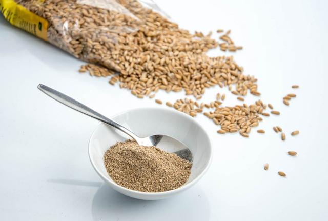 Backmalz aus eigener Herstellung: Die Geheimwaffe für köstliches Brot Backmalz aus eigener Herstellung: Die Geheimwaffe für köstliches Brot