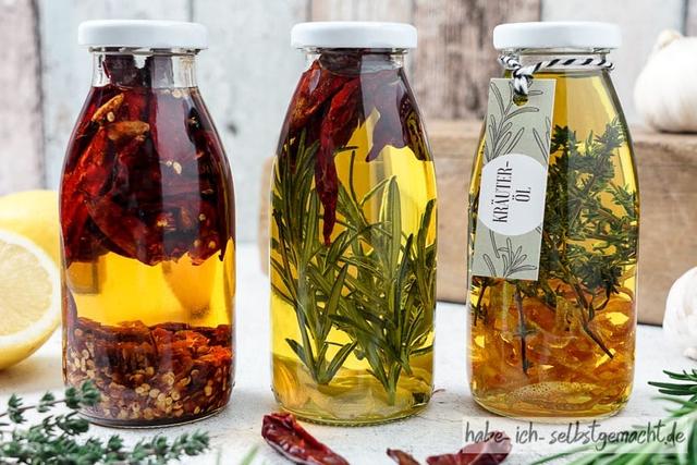 Last-Minute-Geschenk aus der Küche: Selbstgemachtes Gewürzöl in vier Varianten