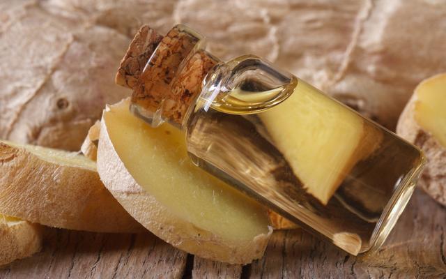 Natürliche Alternative: So stellen Sie Ihr eigenes Ingweröl her Natürliche Alternative: So stellen Sie Ihr eigenes Ingweröl her