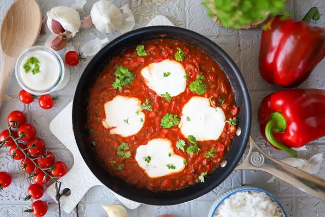 Einfach und lecker: Shakshuka - das vegetarische Pfannengericht aus Israel Einfach und lecker: Shakshuka - das vegetarische Pfannengericht aus Israel