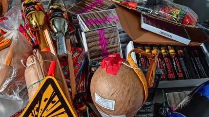 Feuerwerkskörper kaufen: Auf die Kennzeichnung achten und sicher böllern