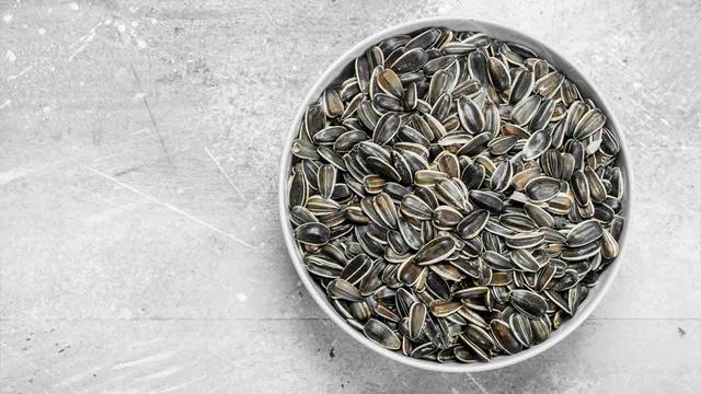 Tipps zur sicheren Fütterung von Sonnenblumenkernen an Hunde