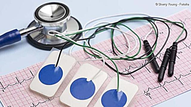 Herzstolpern: Wie es sich anfühlt und wann man einen Arzt aufsuchen sollte